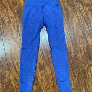 Alphalete OG revival leggings in color comet.